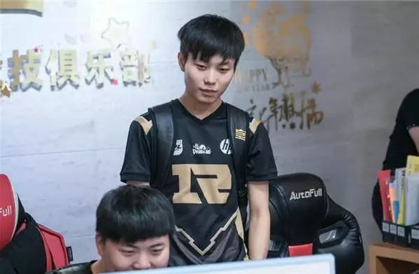 是戏谑而非